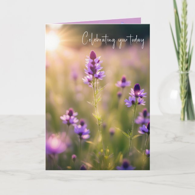 Lila Wildblumen zum Geburtstag Karte (Vorderseite)