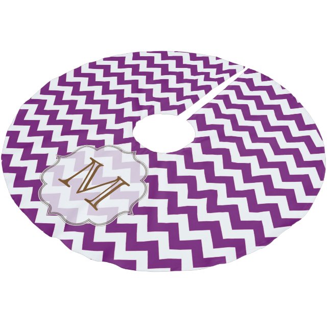 Lila Zickzack Streifen Monogram, anfänglicher Trep Polyester Weihnachtsbaumdecke (Schrägansicht)