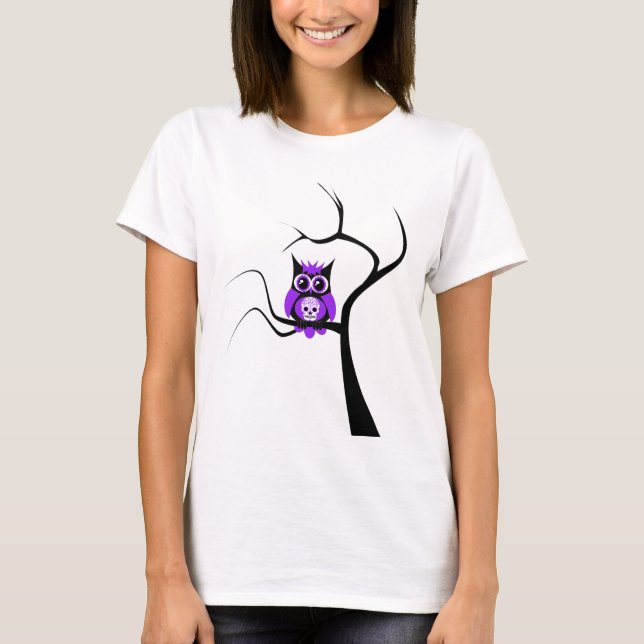 Lila Zuckerschädel-Eule im Baum T-Shirt (Vorderseite)