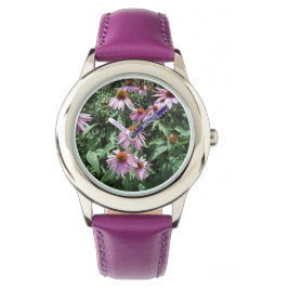 Lila Zuschauer beobachten Armbanduhr