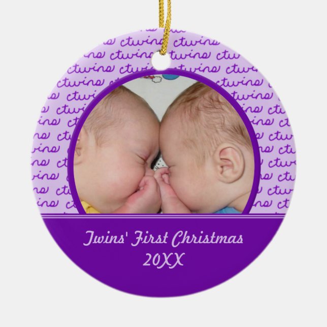 Lila Zwillings-erste WeihnachtsFoto-Verzierung Keramik Ornament (Vorne)