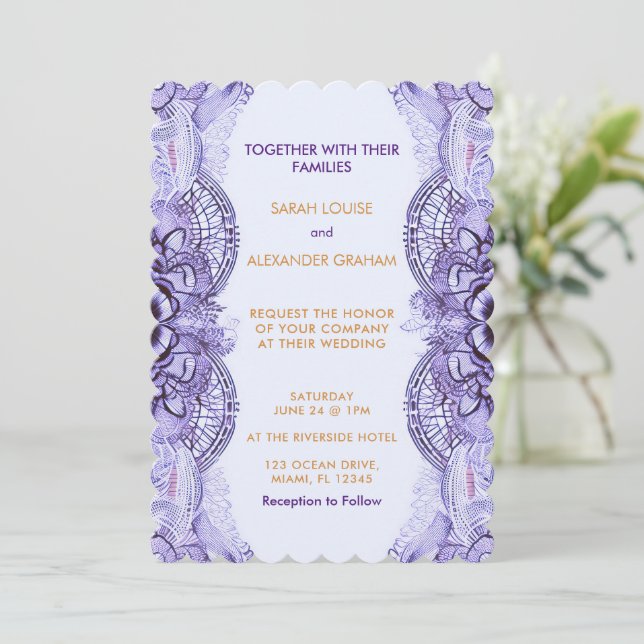 Lilac Delicate Lace Design Hochzeit Einladung (Stehend Vorderseite)