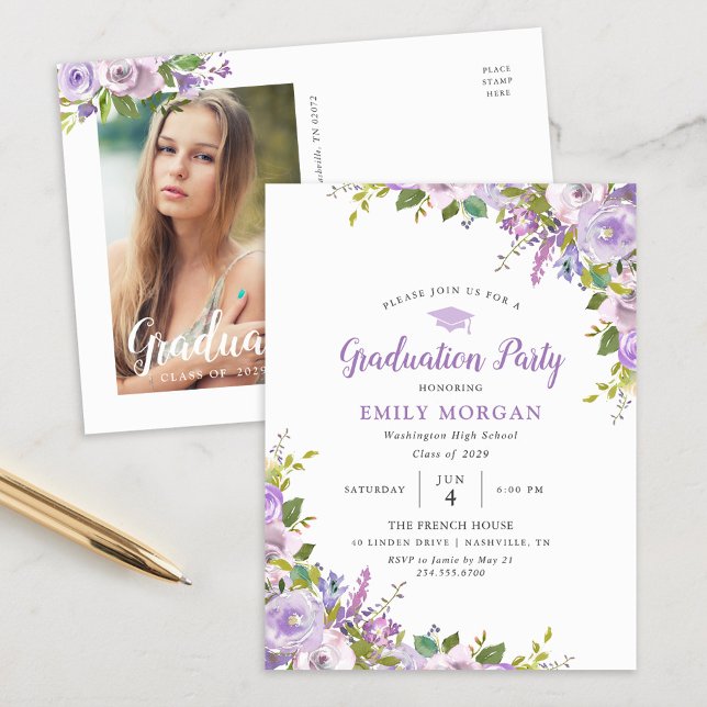 Lilac Floral Graduation Party Einladung Postkarte (Von Creator hochgeladen)