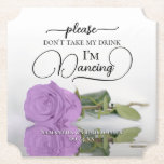 Lilac Lila Rose Nimm meine Trinkehe nicht. Untersetzer<br><div class="desc">Dieser Untersetzer ist elegant, stilvoll und macht Spaß! Es verfügt über ein Foto eines Single lang gestempelt helle lila oder lila Rose, die auf der Seite in einem Wasserbecken spiegelt. Der Text lautet "Bitte nimm meinen Drink nicht, ich tanze", geschrieben in modernen Schriftzeichen. Es gibt Platz für die Namen des...</div>
