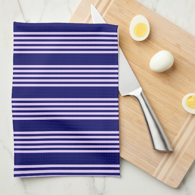 Lilac lila und blau fünf Streifen Muster Geschirrtuch (Viertel Falte)