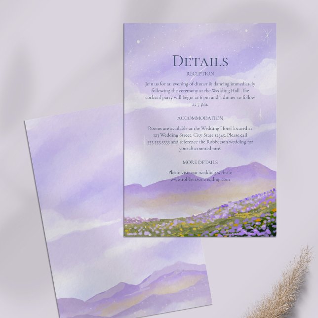 Lilac Night Sky Mountains Meadow Wedding Details Einladung (Lilac Night Sky Mountains Meadow Wedding Details Invitation on a lilac table.)
