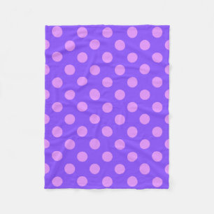 Lilac polka dots on periwinkle fleecedecke