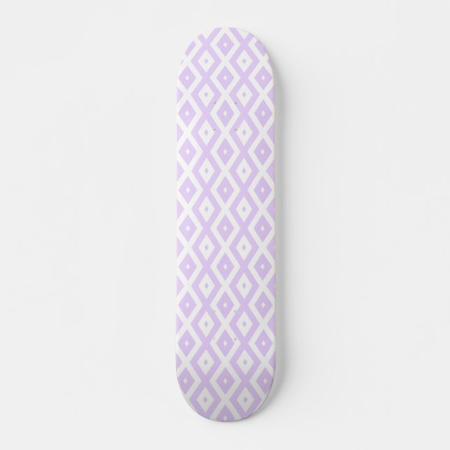 Lilac purple and white diamond pattern skateboard (Vorne)