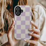 Lilac Retro Karo iPhone 16 Hülle<br><div class="desc">Die schicke Boho Schachbrettablage in lila Farben in Creme und Lila. Verwenden Sie die Entwurfswerkzeuge, um eigene Monogramme, Namen oder andere Texte hinzuzufügen oder die Hintergrundfarbe zu ändern, um eine einzigartige Geräteabdeckung zu erstellen.</div>