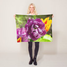 Lilac tulips an einem sonnigen Tag