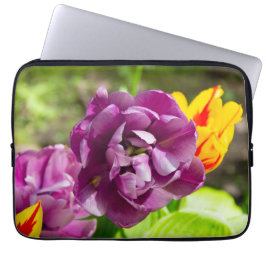 Lilac tulips an einem sonnigen Tag Laptopschutzhülle