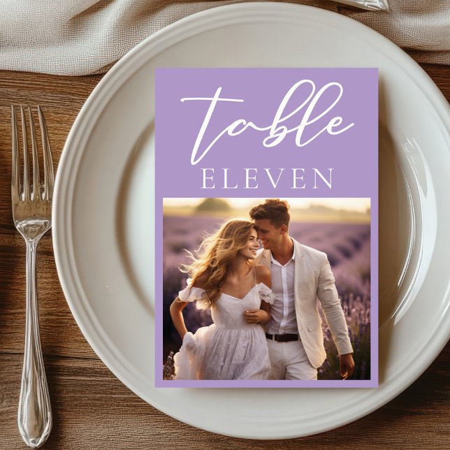 Lilac White Script Couple Foto Wedding Tischnummer (Von Creator hochgeladen)
