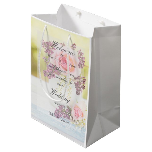 Lilacs und Rose Vintage Wedding Mittlere Geschenktüte (Vorderseite Schrägansicht)