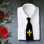Lilie Black Neck Tie Krawatte<br><div class="desc">Eine gelbe Lilie auf schwarzem Hintergrund: Eine nette Geschenkidee für einen eleganten und königlichen Mann!</div>