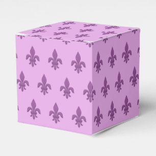 Lilie in violettem Lila auf Lavendel Geschenkschachtel
