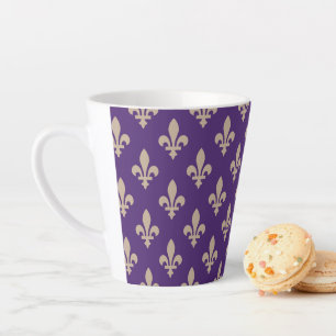 Lilie Pattern, Royal French Cream auf Lila Milchtasse