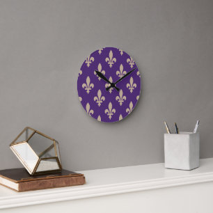 Lilie Pattern, Royal French Cream auf Lila Runde Wanduhr