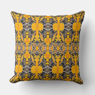 Lilies 2, ein helles, abstraktes Blumendesign Kissen