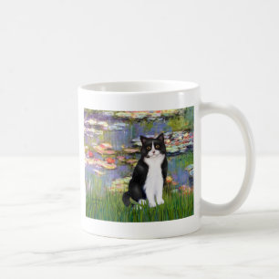 Lilies 2 - Schwarze und Weiße Katze Kaffeetasse