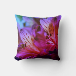 Lilies Throw Pillow Kissen