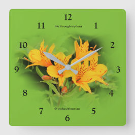 Lily of the Incas / Yellow Alstroemeria Quadratische Wanduhr