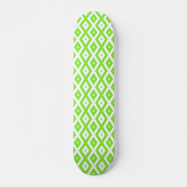 Lime green and white diamond pattern skateboard (Vorne)
