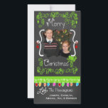 Lime Green Chalkboard Frohe Weihnachtsfotokarte Feiertagskarte<br><div class="desc">Fröhliche Weihnachtsfotokarten mit einem Chalkboard-Look Hintergrund,  viele grüne Wirbel und Texte,  die Fröhliche Weihnachten,  eine Reihe farbenfroher Baumlichter in verschiedenen Farben,  Kalkgrün und Rot hängende Ornamente,  und Bereiche können Sie diese schönen und hellen Urlaubsfotokarten mit Ihrem Foto und Namen anpassen!</div>