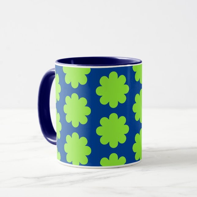 Lime Green Retro Blume Art on Blue Tasse Cup (Vorderseite Links)