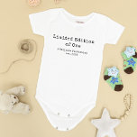 Limitierte Ausgabe eines Vintagen Schriftstellers  Baby Strampler<br><div class="desc">Limited Edition von One Funny Baby One Piece Bodysuit mit einem cleveren Sprichwort im Vintagen SchreibmaschinenSchriftart.</div>