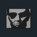 Lincoln mit Aviator-Sonnenbrille (schwarz) Leinwanddruck<br><div class="desc">Cool,  angesagt UND patriotisch...  Honest Abe Lincoln mit einer Sonnenbrille im Luftschiff. Sie können die Größe des Bildes ändern,  wenn Sie möchten... Wählen Sie verschiedene Poster-Größen,  drehen Sie das Bild,  ändern Sie die Bildgröße und ändern Sie die Hintergrundfarbe. Auch in anderen Bildfarben verfügbar.</div>