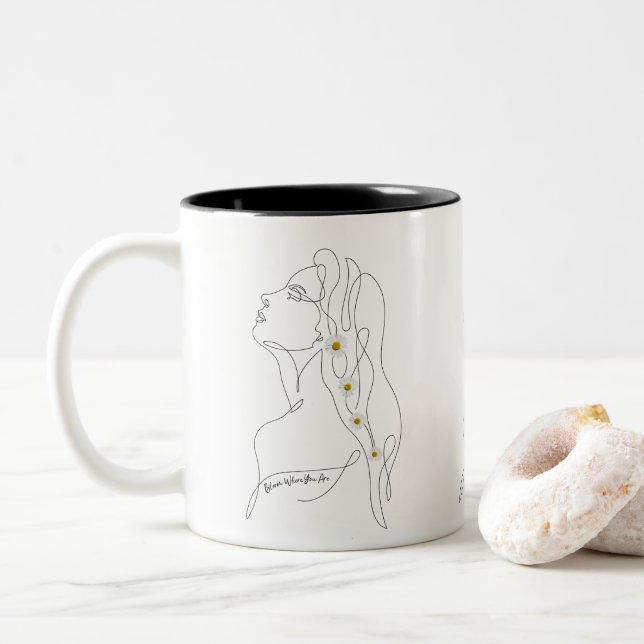 Line Art zeichn der Frau - Bloom, wo Sie sind Zweifarbige Tasse (Mit Donut)