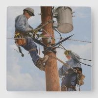 Lineman-Team arbeitet in Stabuhr