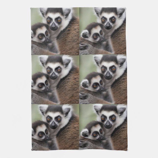 Linge De Cuisine **"Amour de la mère : Mummy and Baby Lemur Cuddlin (Vertical)