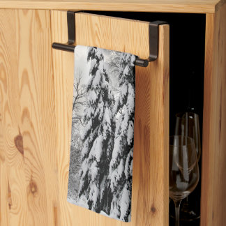 Linge De Cuisine Arbres verts enneigés sous un hiver dramatique