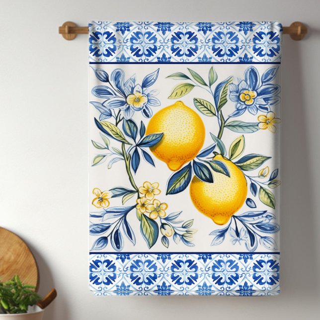Linge De Cuisine Carreaux Méditerranéens Bleus Avec Citrons (Blue Mediterranean tile and lemon kitchen towel will brighten any kitchen.)