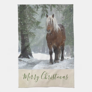 Linge De Cuisine Cheval Brown pittoresque dans une forêt d'hiver No