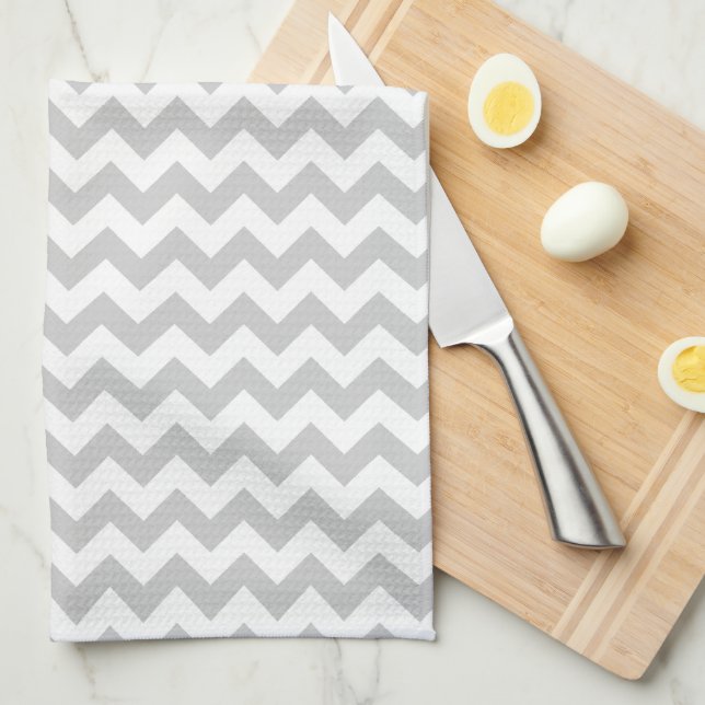 Linge De Cuisine Chevron gris-clair - texte fait sur commande (Quart Plié)