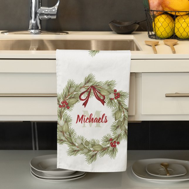 Linge De Cuisine Couronne de Noël personnalisée Rouge Vert pour les (Christmas greenery wreath with red ribbon customized with monogram. )