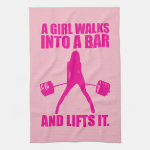 Linge De Cuisine Deadlift - une fille entre dans une barre et la