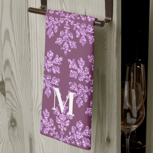 Linge De Cuisine Flocon de neige Plum Bling Chic Monogramme Noël (Add your monogram to these plum purple & snowflake Christmas kitchen towels for personalized gifts)