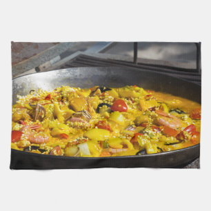 Linge De Cuisine La paella est cuite sur un grill