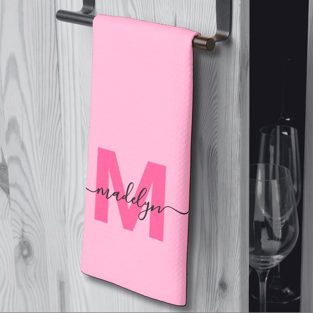 Linge De Cuisine Monogramme de nom de script rose fille (Girly Pink Script Name Monogram kitchen towel )