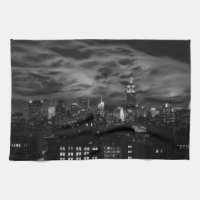 Nuages éthériques : NYC Skyline, ESB noir et blanc
