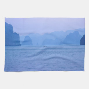 Linge De Cuisine Petit bateau de pêche dans la baie d'Halong - Viet