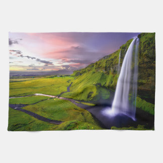 Linge De Cuisine Photo de cascade islandaise verte et naturelle