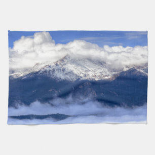 Linge De Cuisine Pic de Pikes avec neige fraîche et nuages