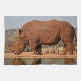 Linge De Cuisine Rhino avec boue sur la peau photo