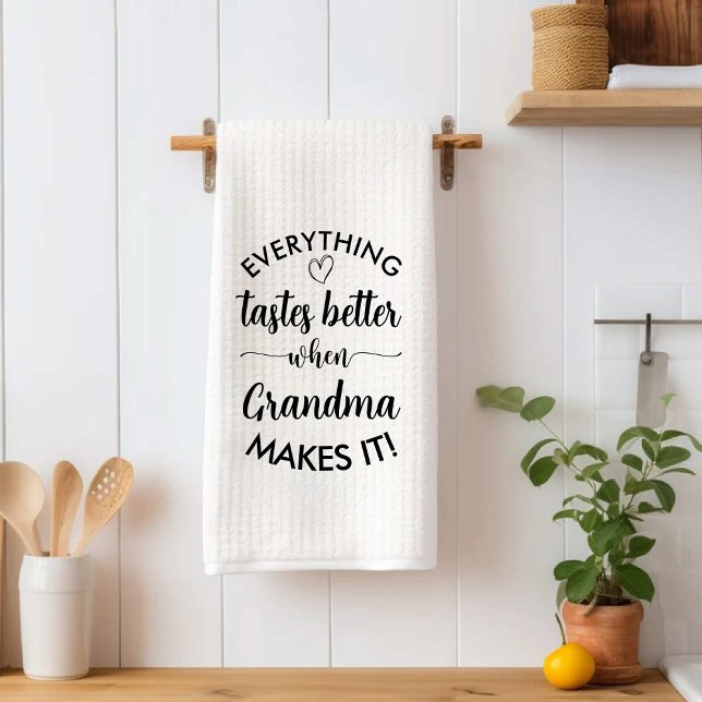 Linge De Cuisine Tout Goûte Mieux Quand Grand-Mère Le Fait Maman (Everything Tastes Better When Grandma Makes It Mom Kitchen Towel)