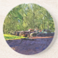 Linie der rostigen alten Autos und der LKWs