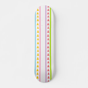 Linien und Dreiecke Skateboard